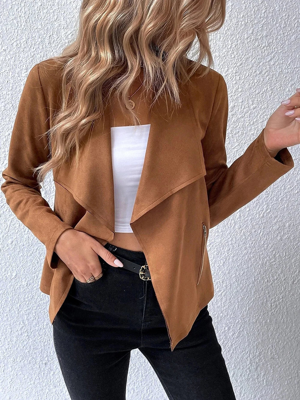 Chaqueta de mujer de ante con cremallera - estilo moderno y versátil