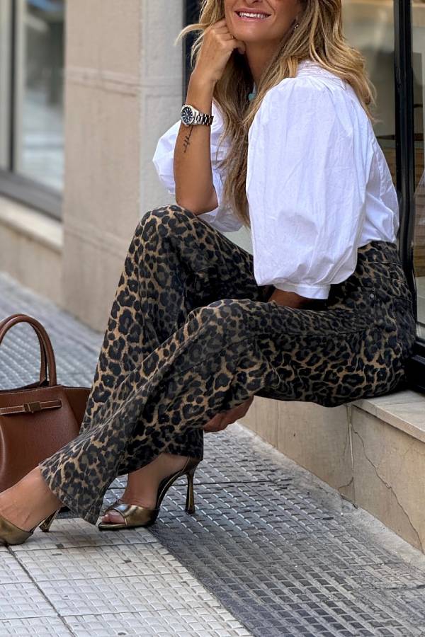 Camisa blanca mujer cuello V mangas abullonadas chic