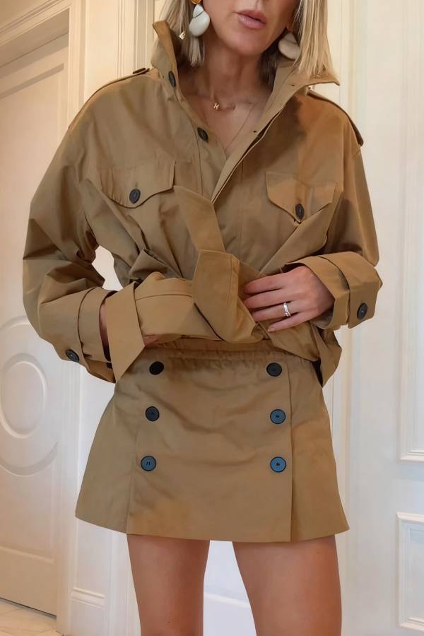 Abrigo Corto de Mujer Chic con Hombreras y Cinturón - Trench Elegante