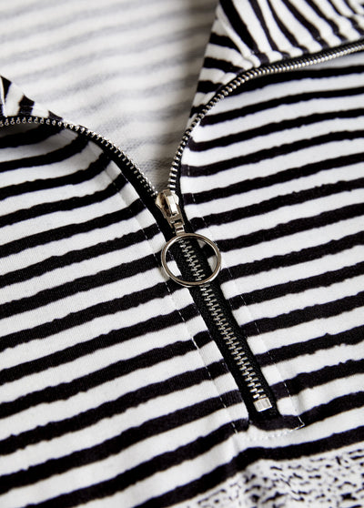 Sudadera Negra con Rayas