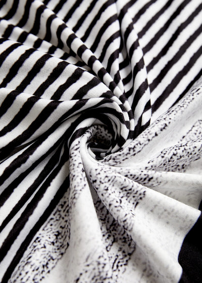 Sudadera Negra con Rayas