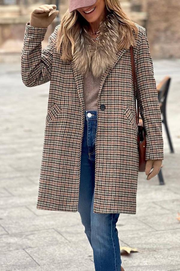 Abrigo de lana a cuadros marrón mujer – Elegancia británica otoño invierno