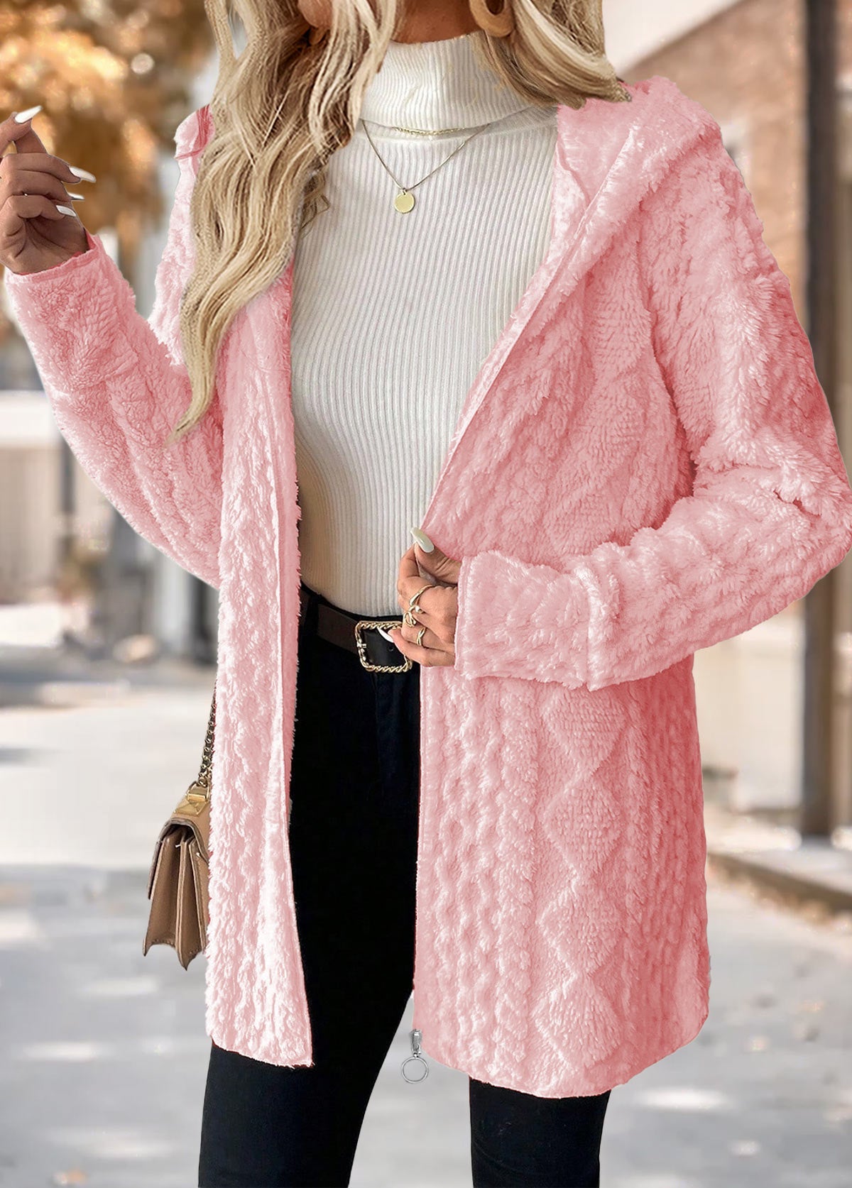Abrigo Largo Rosa Claro con Capucha – Elegancia y Confort Diario