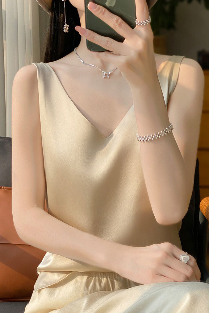 Top mujer con escote en V y tirantes dobles – Camiseta elegante y ajustada