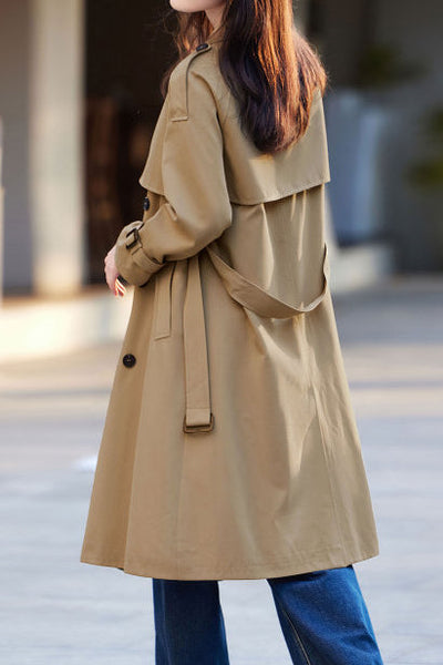 Gabardina minimalista elegante