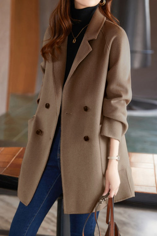 Abrigo Mujer Doble Botonadura – Elegancia y Confort Urbano