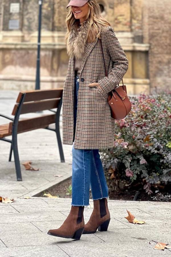 Abrigo de lana a cuadros marrón mujer – Elegancia británica otoño invierno