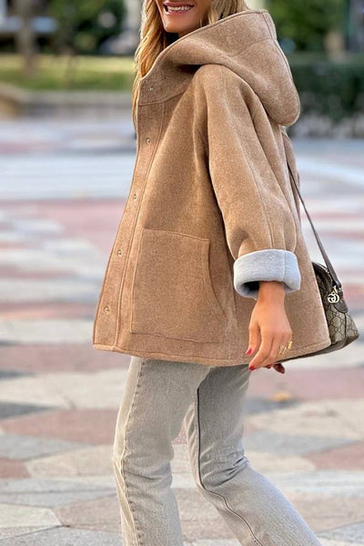 Chaqueta Kaki Oversize con Capucha – Estilo Casual y Chic