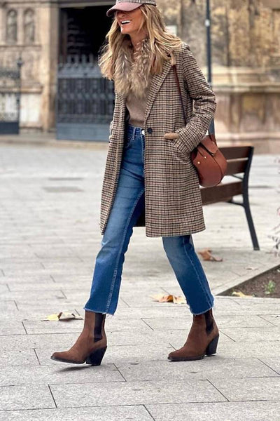 Abrigo de lana a cuadros marrón mujer – Elegancia británica otoño invierno