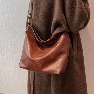 Bolso de hombro de cuero versátil